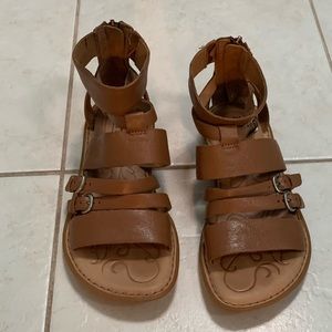 Born women’s light  brown Size 7 Luci gladiator sandals